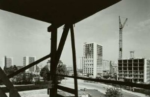 Dresden. Stadtteilansicht von Ecke Dankner- und Sidonienstraße nach Nordwesten auf Hochhäuser