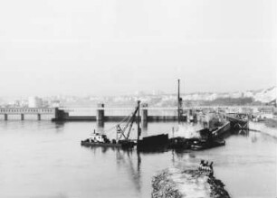 Herstellung der neuen Trennmole am Unterkanal der Staustufe Koblenz/Mosel