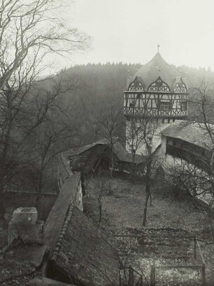 Burgk, Blick auf das Schloss : Burgk. Schloß. Blick über den Zwinger zum Hungerturm