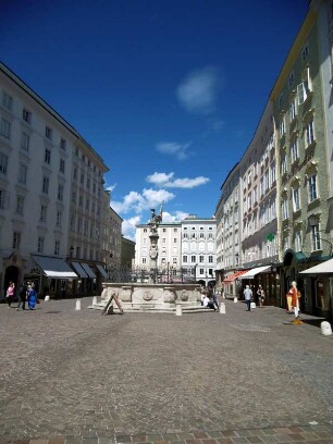 Salzburg: Alter Markt mit Florianibrunnen
