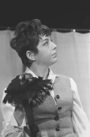Szenenbilder aus dem Kabarett "Zwischen Hamburg und Tokio". Kabarett Die Distel Berlin, 22.03.1964