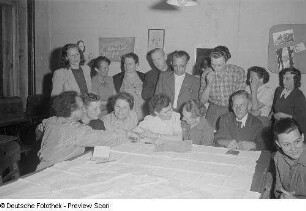 Gruppenporträt der Hausgemeinschaft