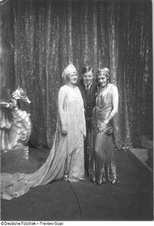 Die ägyptische Helena. Oper von Richard Strauss mit Elisabeth Rethberg als Helena, Curt Taucher als Menelas, Anneliese Petrich als Hermione, Maria Rajdl als Aithra und Friedrich Plaschke als Altair. Staatsoper Dresden, Uraufführung am 06.06.1928 als Auftakt der 1. Dresdner Opernfestspiele unter Leitung von Fritz Busch. Fotografie von Ursula Richter