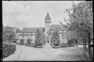 Arnsdorf. Verwaltungsgebäude der Krankenanstalten