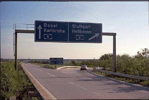 Einfahrt in Kreisel Südwest (Heidelberg Richtung Heilbronn) von Nebenfahrbahn West (Heidelberg Richtung Karlsruhe)