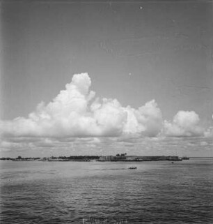 Fort São Sebastião : Blick vom Boot zum Fort São Sebastião in einem Hafen an der Nordspitze der Ilha de Mocambique