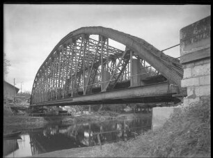 Bahnbrücke über Fluss