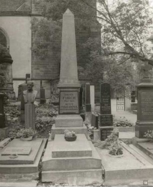 Grabmal für den Komponisten Zdenek Fibich : Grabmal für den Komponisten Zdenek Fibich. Sandstein (ab 1900). Prag-Vyšehrad, Friedhof Vyšehrad
