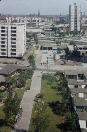 180° Panorama, Bild 5 von 7. Blick auf die Bauaustellung Interbau 57 vom Wohnhaus Giraffe über Hansaplatz bis Richtung Siegessäule. Berlin-Hansaviertel, Händelallee