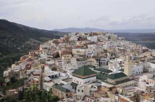 Moulay Idriss - Stadtübersicht : Stadtübersicht über den für Muslime heiligsten Ort in Marokko. Aufgenommen am 30. Oktober 2010 in Moulay Idriss