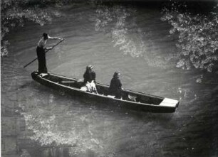Mit einem Nachen auf dem Neckar