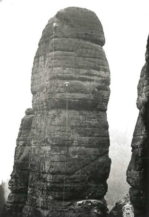 Sächsische Schweiz, Schrammsteine. Jungfer. Seilschaft Ehrhardt Renger im oberen Teil der Ostkante (VIIc)