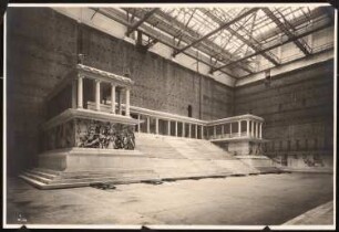 Pergamon-, Deutsches und Vorderasiatisches Museum auf der Museumsinsel, Berlin: Ansicht Pergamonaltar