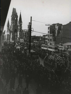 Rosenmontagszug 1952. Tauentzienstraße