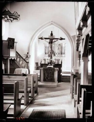 Pfarrkirche innen nach Osten nach der Restaurierung