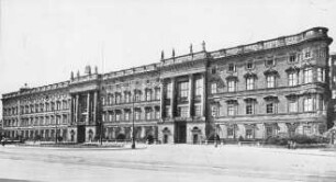 Berlin, Schloss, von Süden, 1945 ausgebrannt, Ruine 1950/51 gesprengt
