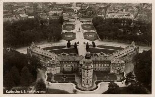 Postkartenalbum mit Motiven von Karlsruhe. "Karlsruhe in Baden vom Flugzeug aus". Schloss mit Schlossplatz und Innenstadt