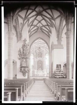 Stadtpfarrkirche; Innenraum nach Osten nach der Restaurierung