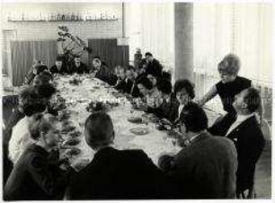 Festtafel zu Feierlichkeiten in der Kongresshalle am Alexanderplatz