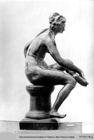Venus oder Badende Nymphe - Sitzende Frau