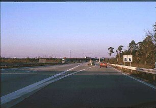 Einfahrt in Nebenfahrbahn Ost (Heilbronn Richtung Mannheim) von Hauptfahrbahn Ost (Heilbronn Richtung Mannheim)