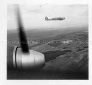 Raumbildband. Reichsparteitag der Arbeit. 100 Bilder. Anflug der Luftwaffe beim Appell der Wehrmacht.