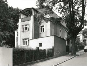 Dresden-Loschwitz, Steglichstraße 9 b. Villa "Goldregen" (1901/1915)