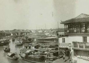 Hausboote, China. Chinesischer Hafen in Mittelchina