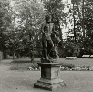 Wassermann-Statue : Schlosspark Meuselwitz. Wassermann-Statue