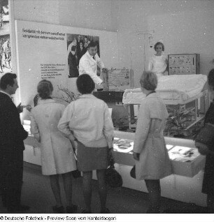 Berlin-Mitte. Sporthalle, Karl-Marx-Allee. Ausstellung "XX Jahre DDR - Kämpfer und Sieger"