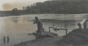 Wäscherin am Fluss