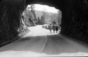 Longemer: Straßentunnel am Teufelsfelsen