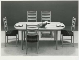 Stuhl "Mod. 6207" und Tisch "Mod. 6673" von Rudolf Frank