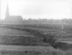 Zittauer Becken, Braunkohlentagebau Olbersdorf. Sackungsstufe zwischen Tagebau und Kirche