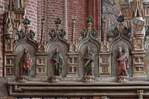 Marienkrönung flankiert von Aposteln