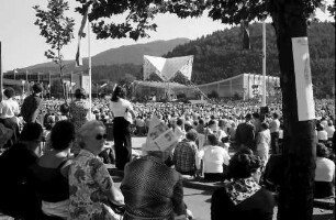Freiburg: Publikum auf dem Messplatz