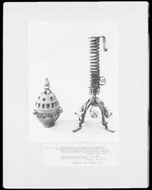 Weihrauchfass (15. Jh.) und Kerzenleuchter (16. Jh.)