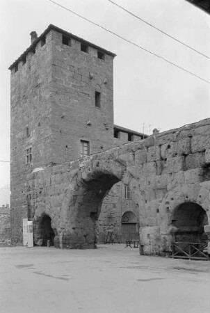 Augusteische Stadtbefestigung — Porta Praetoria