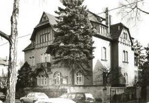 Dresden-Neustadt, Arndtstraße 4. Mietvilla (um 1895). Straßenansicht mit Einfriedung