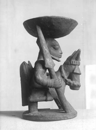 Schale für Ifa-Kerne, Reiter der Yoruba
