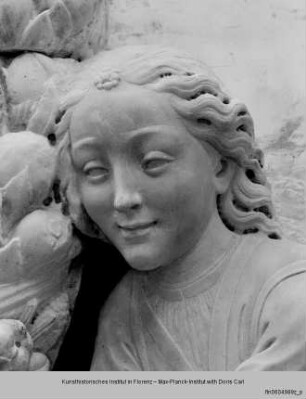 Grabmal der Maria von Aragon : Madonnentondo mit fliegenden Engeln