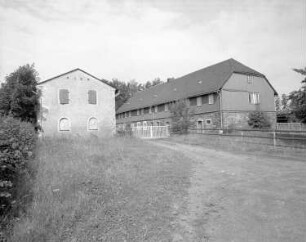 Schöneck-Tannenhaus. Ferienheim Tannenhaus (des ehemaligen VEB Energieversorgung Dresden). Straßenansicht über den Zufahrtsweg