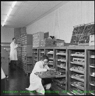 Mitarbeiter mutmaßlich beim patchen von Schnittstellen an der IBM-Rechenanlage 7074