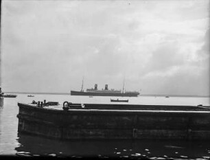 Passagierschiff : S.S. Esperia vor Syrakus