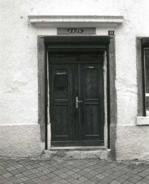 Roßwein, Mittelstraße 11. Wohnhaus. Portal (bezeichnet 1854)