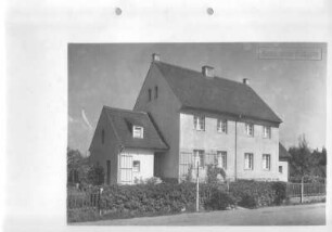 Dresden-Klotzsche, Langebrücker Straße. Doppelwohnhaus (1920/1930, Heimstättengesellschaft Sachsen/ H. G. S.)