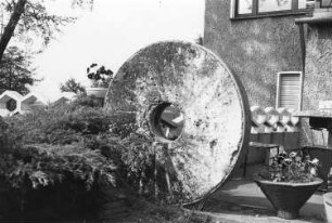 Großkmehlen-Kleinkmehlen. Ehem. Mühle, Mühlstein