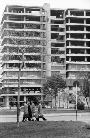 Freiburg: Instituts-Hochbau von der Albertstraße
