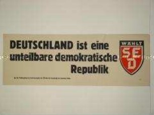 Maueranschlag mit Zitat aus der Proklamation des Zentralvorstandes der SED über die Grundrechte des deutschen Volkes