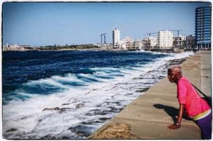 Señora am Malecon, Havanna